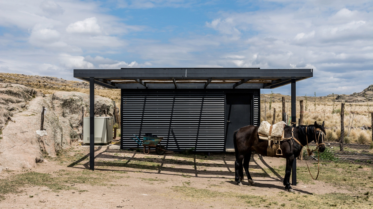 A Spectacular Contemporary House Surrounded by the Rocky Landscape of Pocho, Argentina by Mariana Palacios (7)