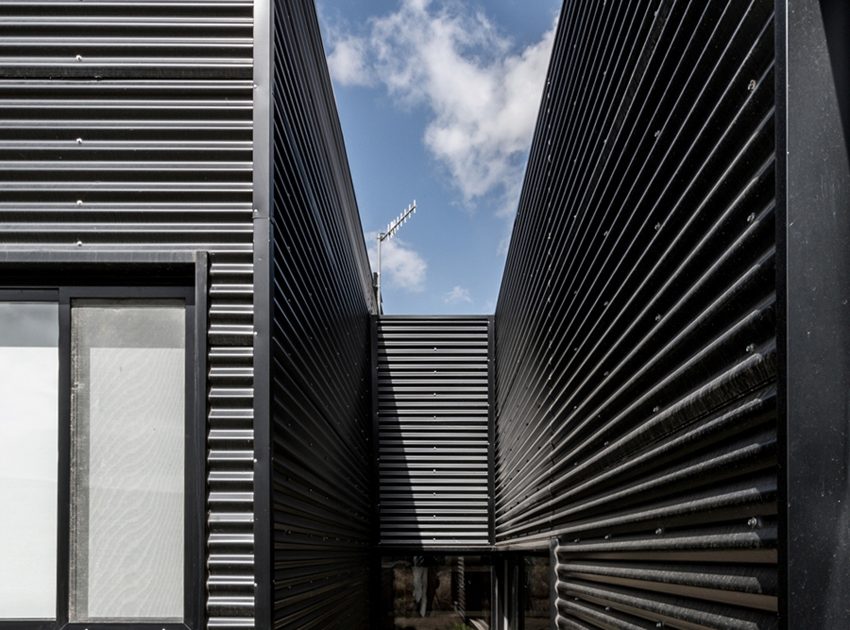 A Spectacular Contemporary House Surrounded by the Rocky Landscape of Pocho, Argentina by Mariana Palacios (8)