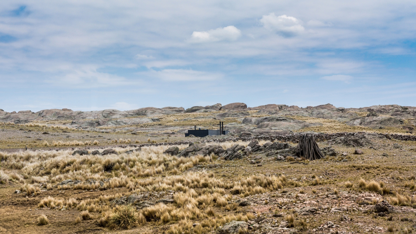 A Spectacular Contemporary House Surrounded by the Rocky Landscape of Pocho, Argentina by Mariana Palacios (9)