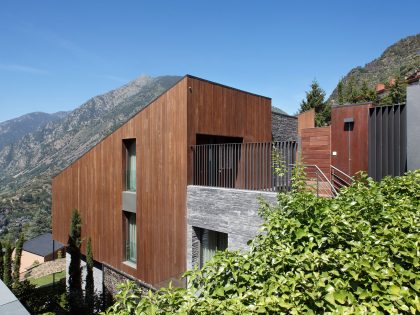 A Spectacular Detached Family House Nestled in the Stunning Mountains of Andorra by GCA Architects (2)