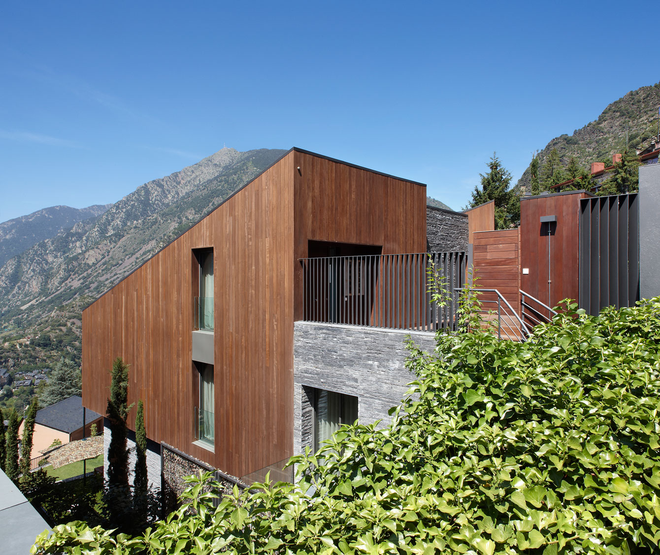 A Spectacular Detached Family House Nestled in the Stunning Mountains of Andorra by GCA Architects (2)