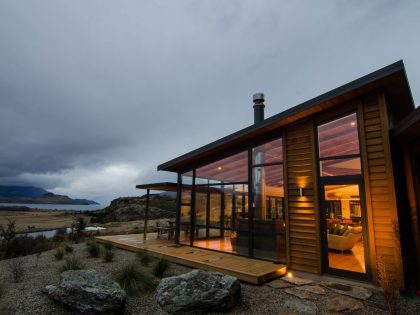 A Spectacular Long and Low Hillside House Surrounded by the Southern Alps of New Zealand by Sarah Scott Architects Ltd (5)