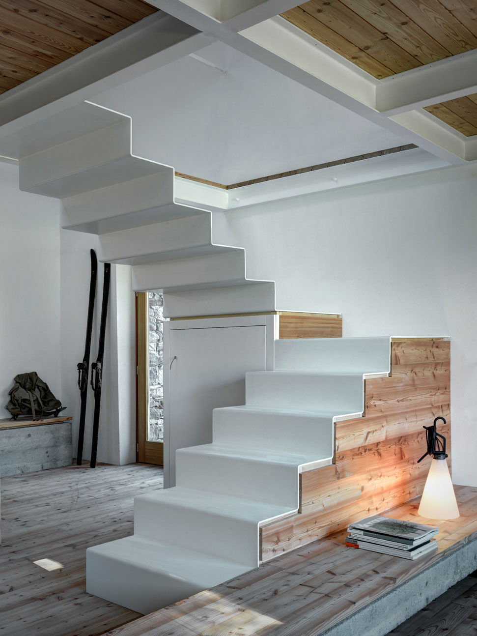 A Stone House Combines Rustic Interior Elements with Modern Architecture in Piateda by Alfredo Vanotti (11)