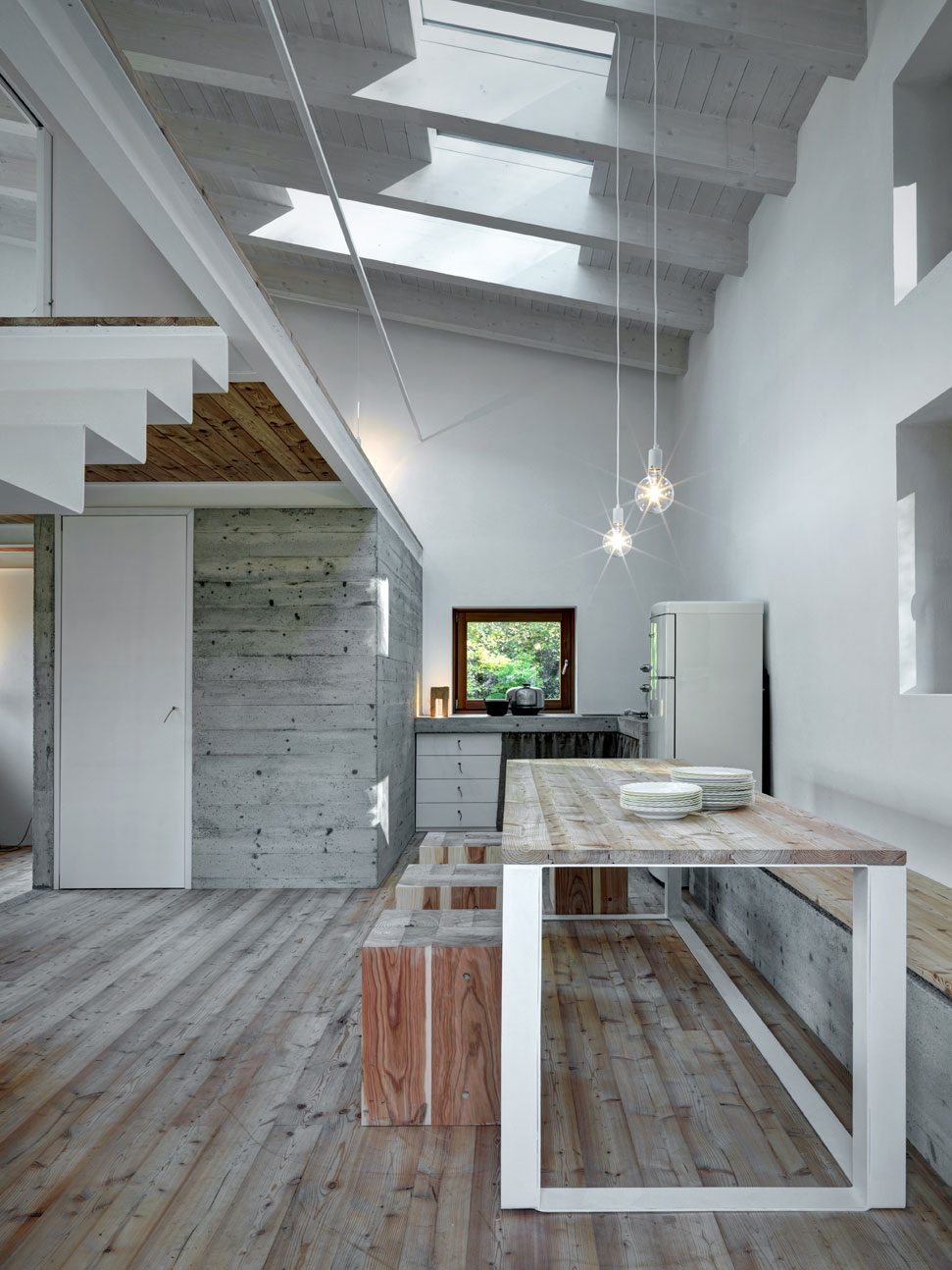 A Stone House Combines Rustic Interior Elements with Modern Architecture in Piateda by Alfredo Vanotti (18)