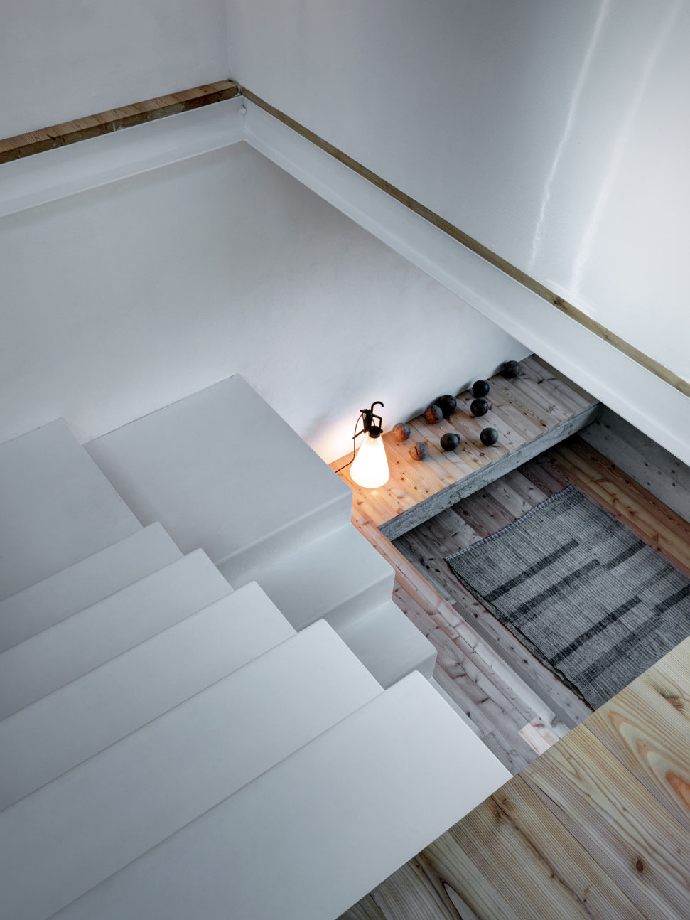 A Stone House Combines Rustic Interior Elements with Modern Architecture in Piateda by Alfredo Vanotti (21)