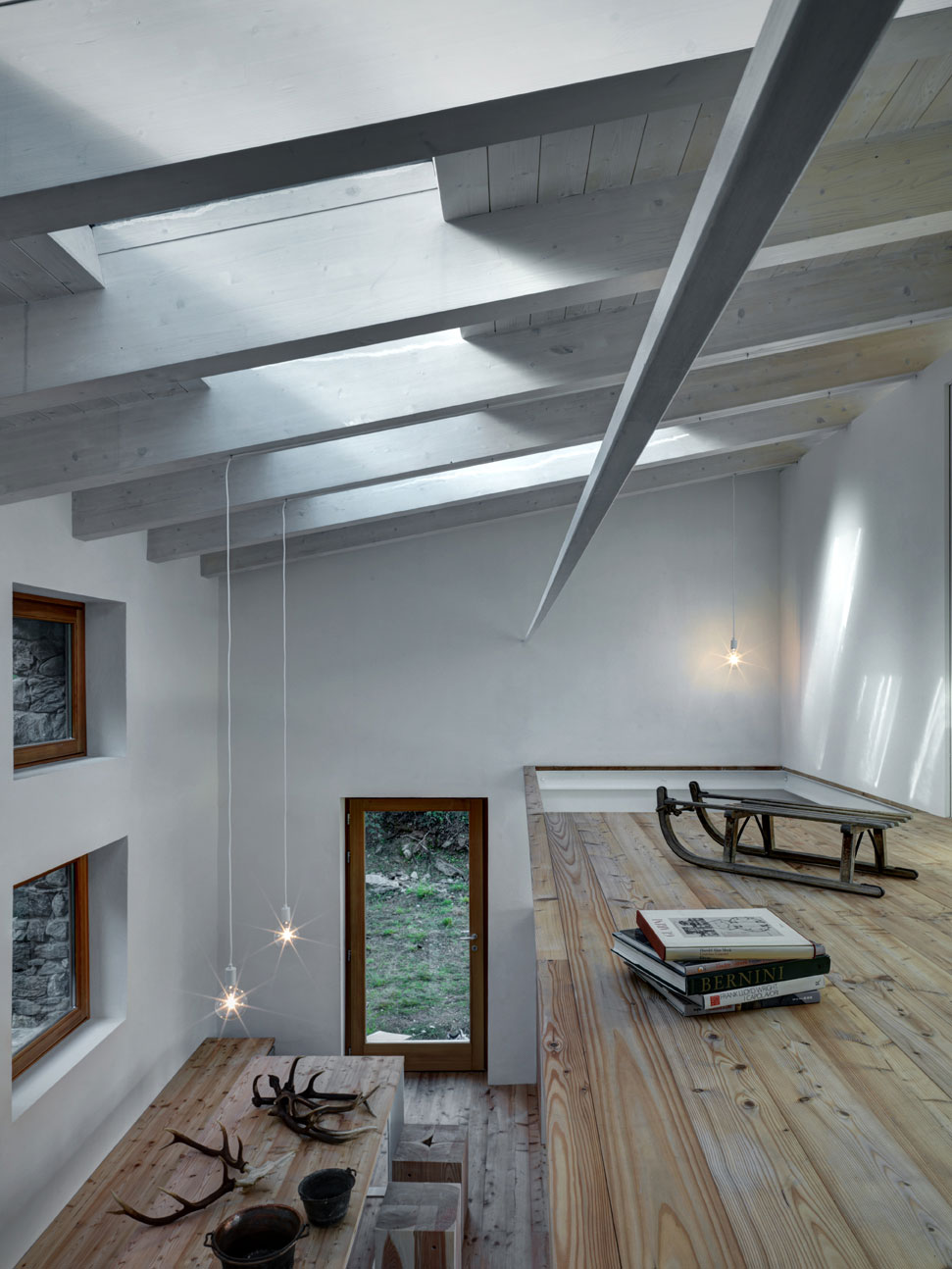 A Stone House Combines Rustic Interior Elements with Modern Architecture in Piateda by Alfredo Vanotti (23)