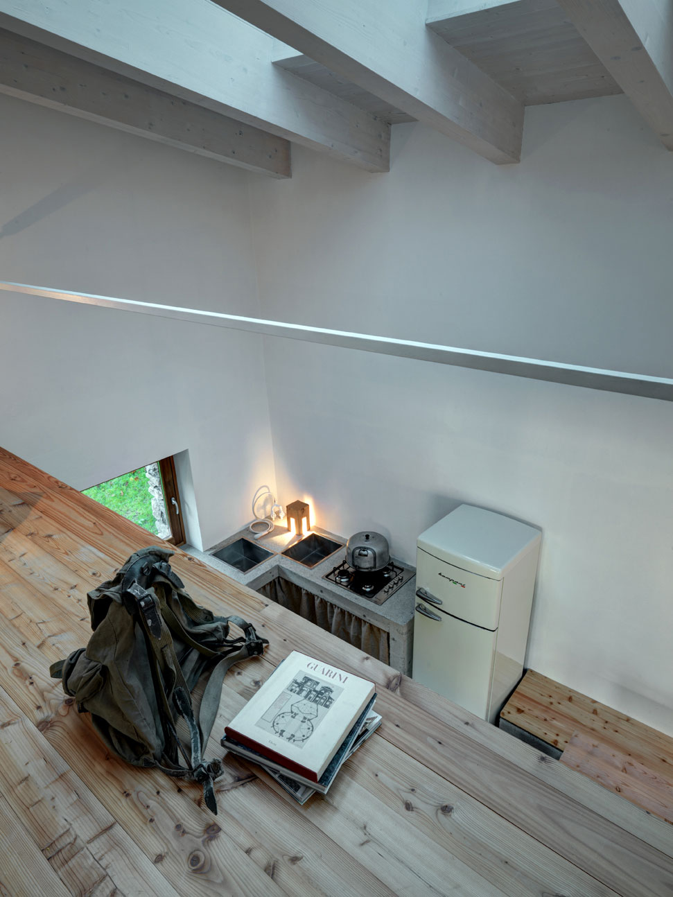 A Stone House Combines Rustic Interior Elements with Modern Architecture in Piateda by Alfredo Vanotti (24)