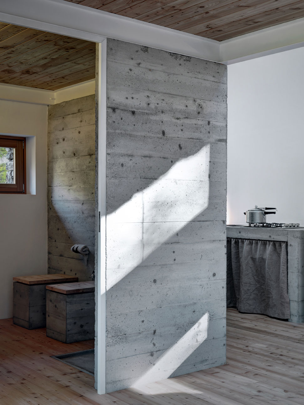 A Stone House Combines Rustic Interior Elements with Modern Architecture in Piateda by Alfredo Vanotti (27)