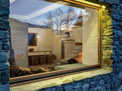 A Stone House Combines Rustic Interior Elements with Modern Architecture in Piateda by Alfredo Vanotti (31)