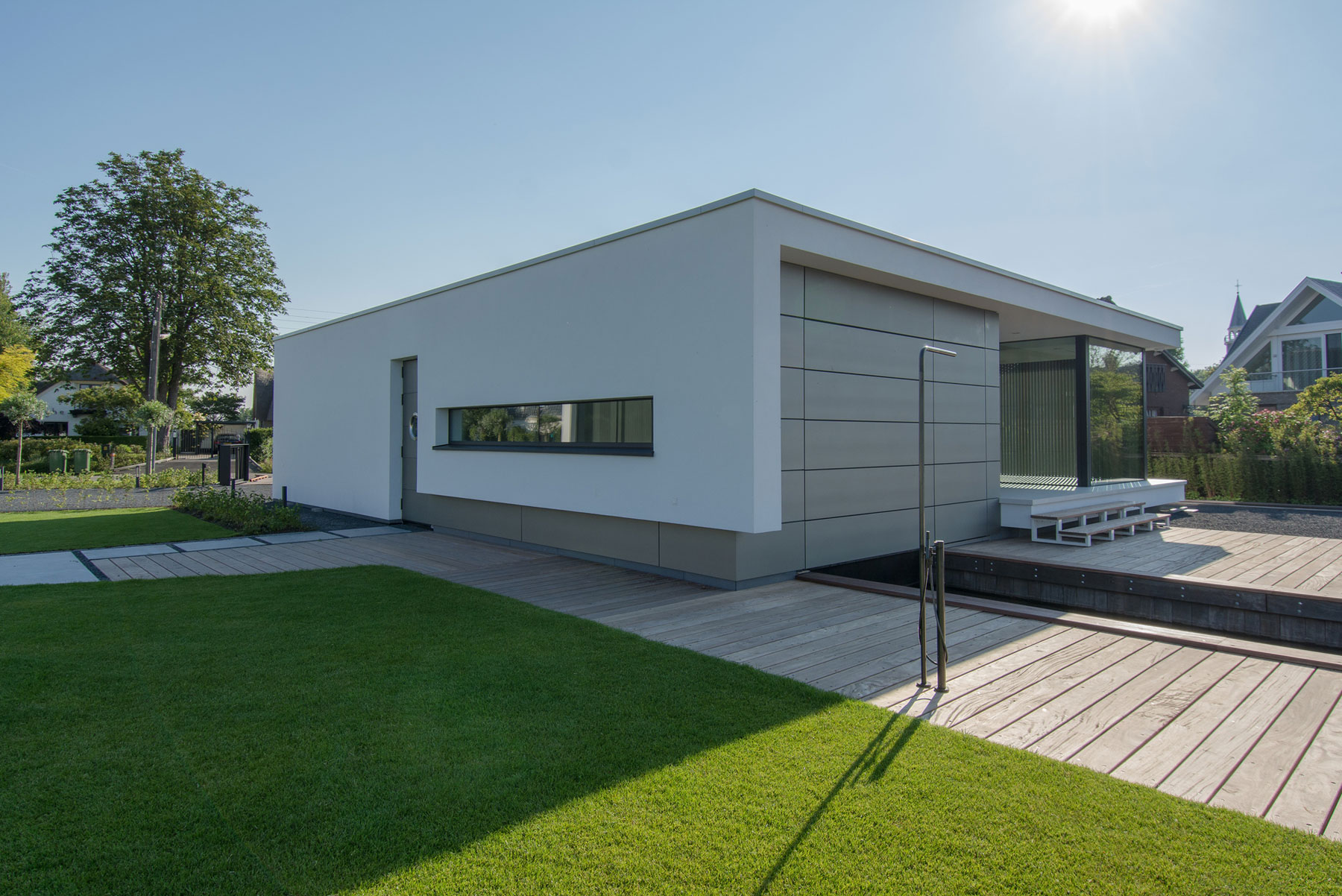 A Striking Contemporary Home with Curved Glass Walls on the Shores of the Reeuwijkse Plassen by Lab32 architecten (10)