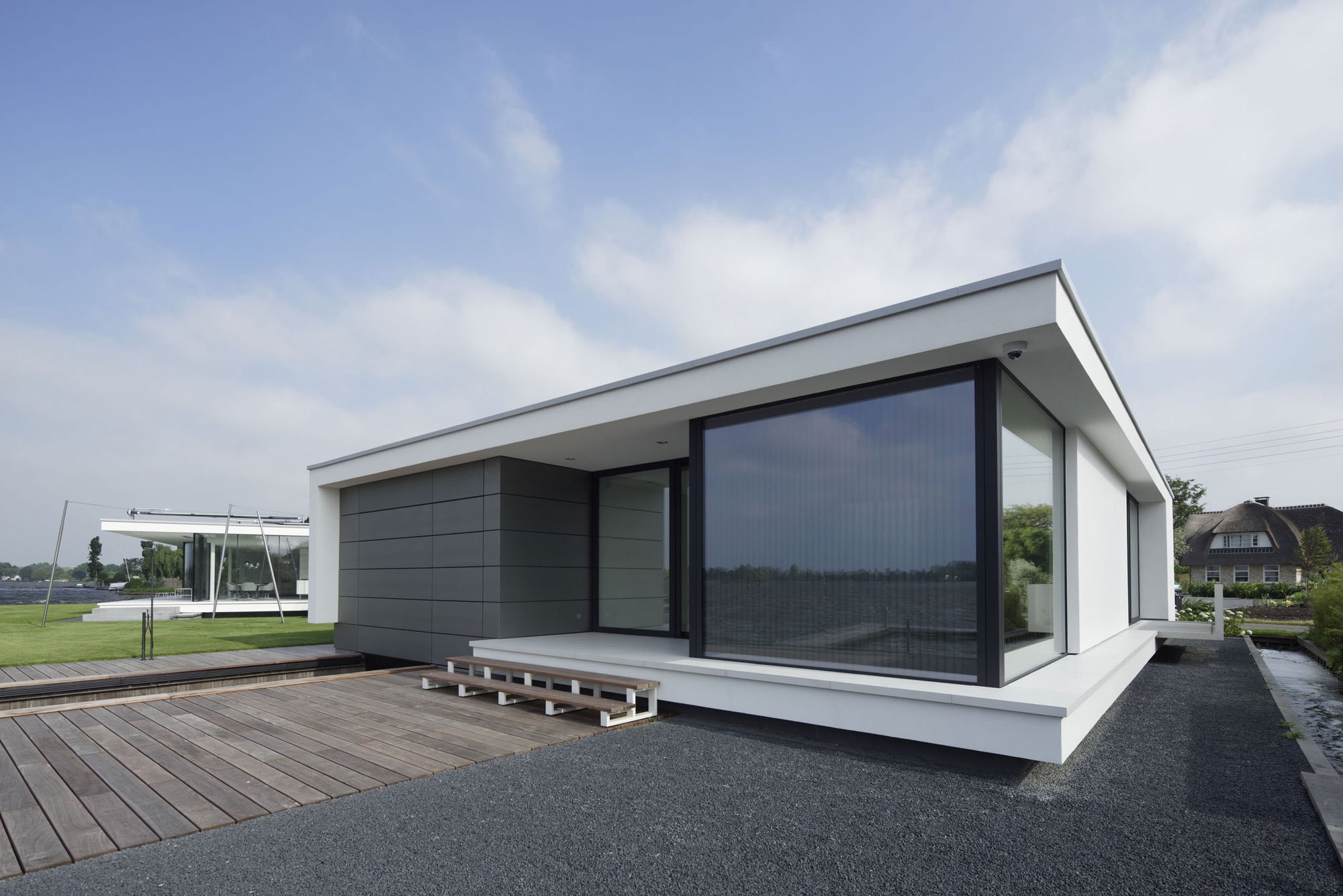 A Striking Contemporary Home with Curved Glass Walls on the Shores of the Reeuwijkse Plassen by Lab32 architecten (11)