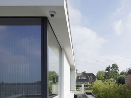 A Striking Contemporary Home with Curved Glass Walls on the Shores of the Reeuwijkse Plassen by Lab32 architecten (12)