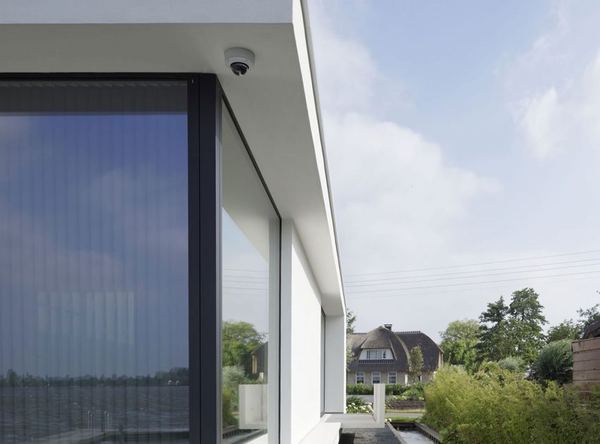 A Striking Contemporary Home with Curved Glass Walls on the Shores of the Reeuwijkse Plassen by Lab32 architecten (12)