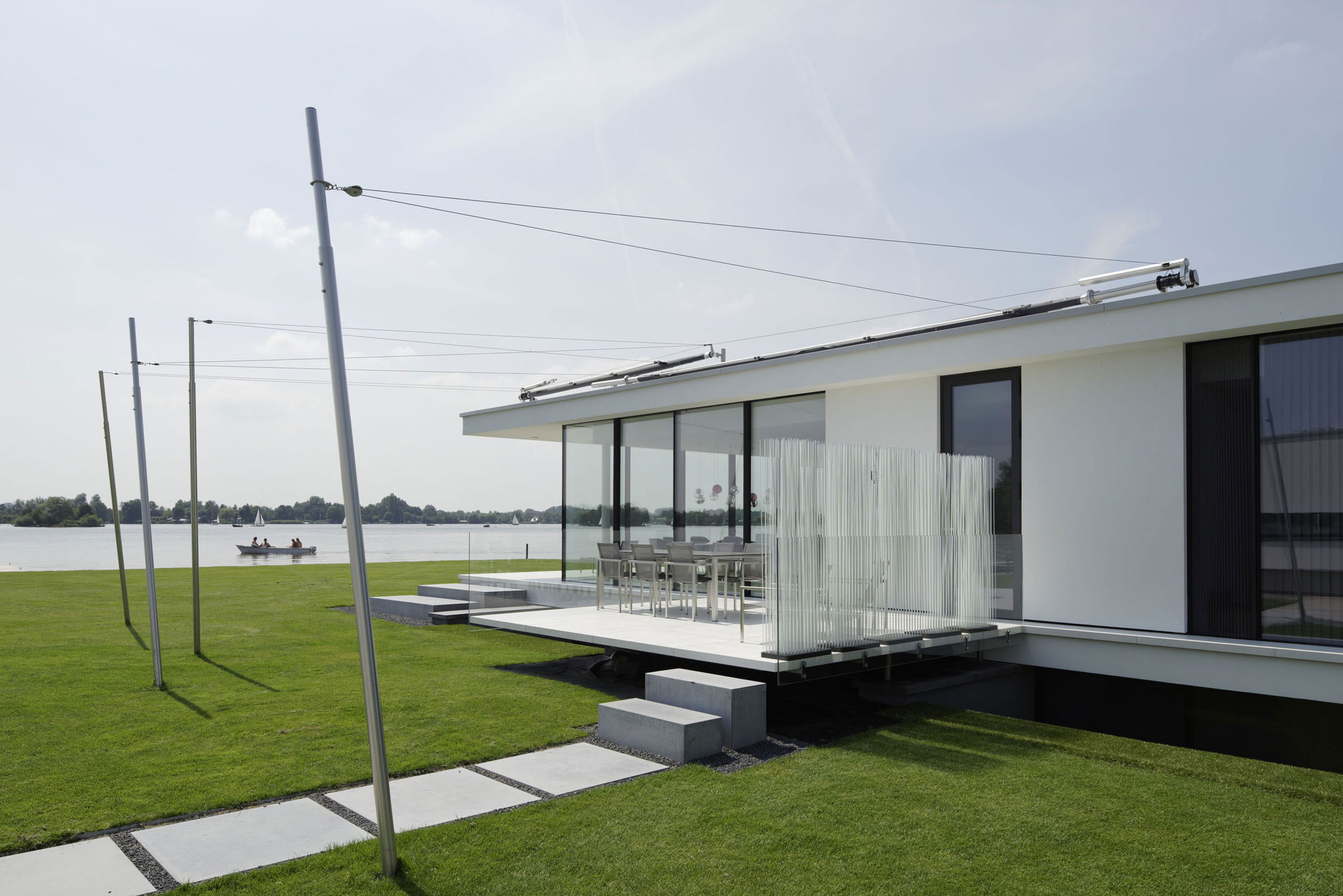 A Striking Contemporary Home with Curved Glass Walls on the Shores of the Reeuwijkse Plassen by Lab32 architecten (13)