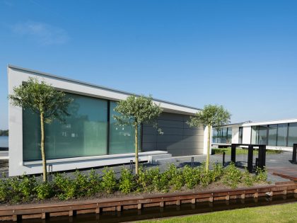 A Striking Contemporary Home with Curved Glass Walls on the Shores of the Reeuwijkse Plassen by Lab32 architecten (14)