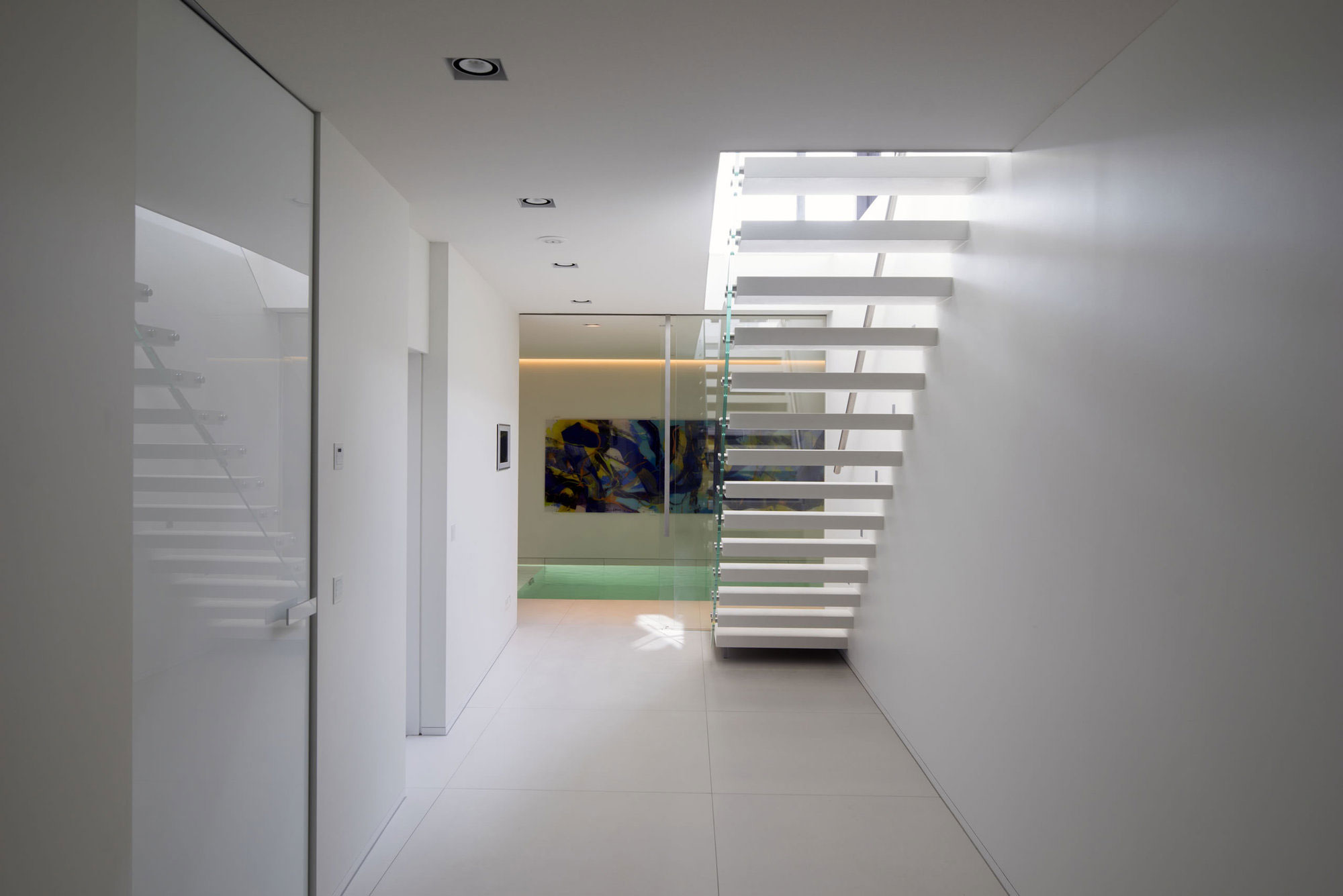 A Striking Contemporary Home with Curved Glass Walls on the Shores of the Reeuwijkse Plassen by Lab32 architecten (20)