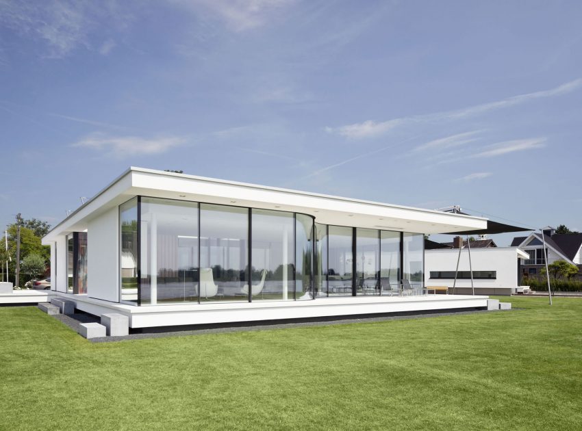 A Striking Contemporary Home with Curved Glass Walls on the Shores of the Reeuwijkse Plassen by Lab32 architecten (3)