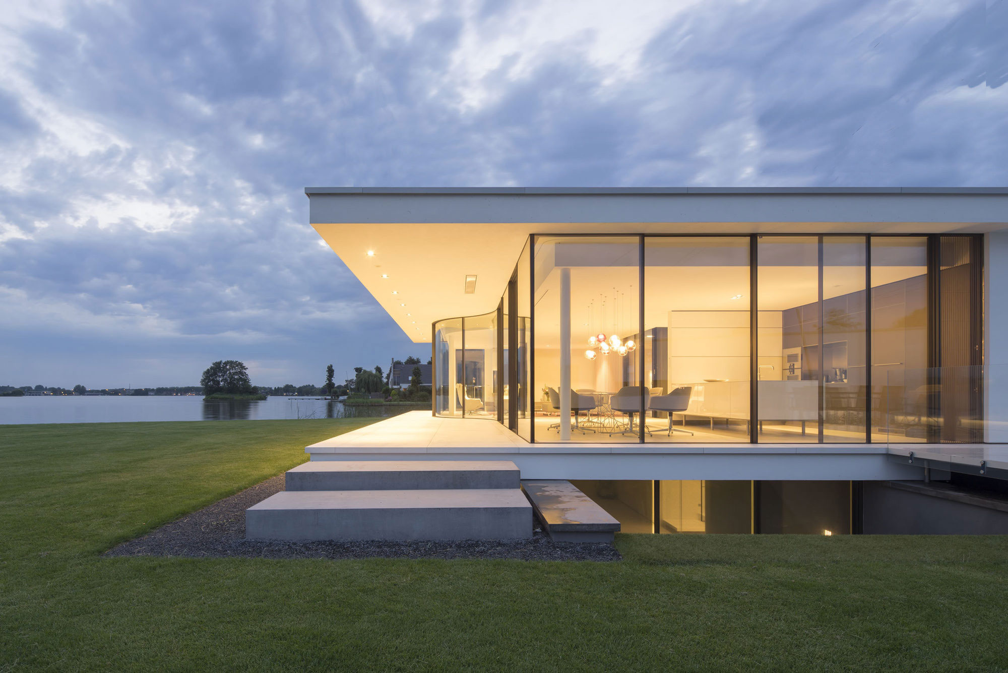 A Striking Contemporary Home with Curved Glass Walls on the Shores of the Reeuwijkse Plassen by Lab32 architecten (30)