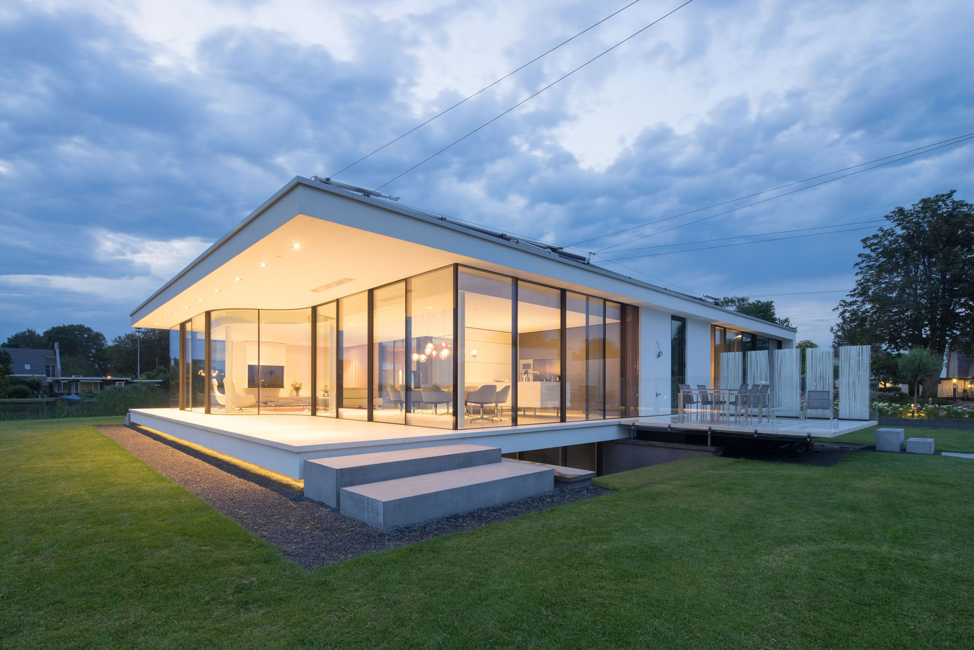 A Striking Contemporary Home with Curved Glass Walls on the Shores of the Reeuwijkse Plassen by Lab32 architecten (31)