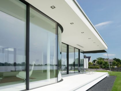 A Striking Contemporary Home with Curved Glass Walls on the Shores of the Reeuwijkse Plassen by Lab32 architecten (4)