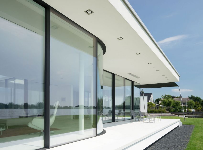 A Striking Contemporary Home with Curved Glass Walls on the Shores of the Reeuwijkse Plassen by Lab32 architecten (4)