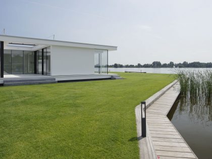 A Striking Contemporary Home with Curved Glass Walls on the Shores of the Reeuwijkse Plassen by Lab32 architecten (9)