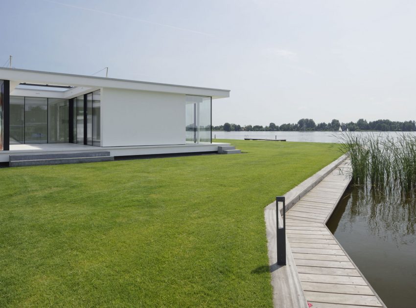 A Striking Contemporary Home with Curved Glass Walls on the Shores of the Reeuwijkse Plassen by Lab32 architecten (9)