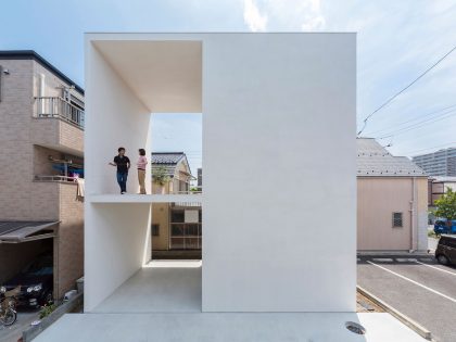 A Striking Little House with a Big Terrace in Tokyo, Japan by Takuro Yamamoto (1)