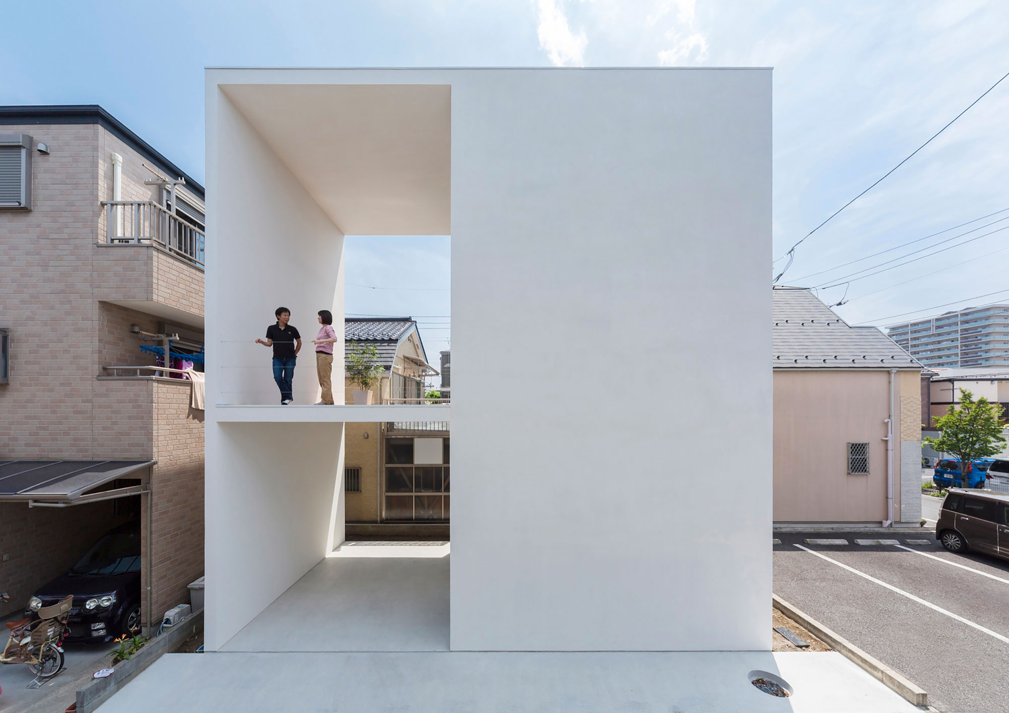 A Striking Little House with a Big Terrace in Tokyo, Japan by Takuro Yamamoto (1)