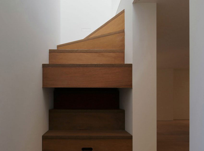 A Striking Little House with a Big Terrace in Tokyo, Japan by Takuro Yamamoto (10)