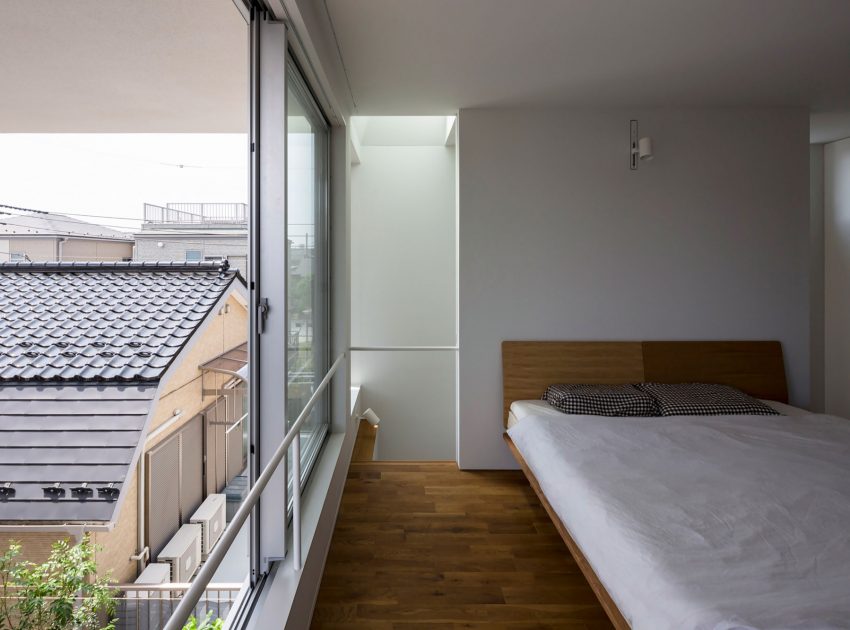A Striking Little House with a Big Terrace in Tokyo, Japan by Takuro Yamamoto (13)
