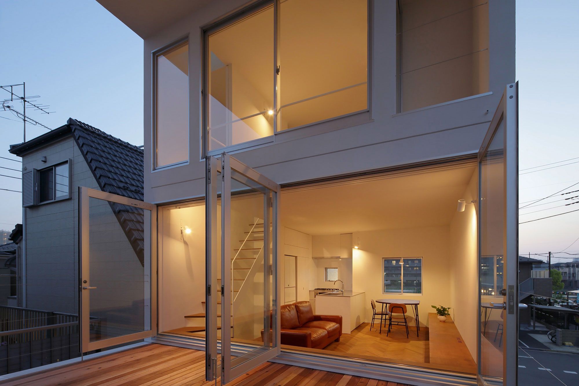 A Striking Little House with a Big Terrace in Tokyo, Japan by Takuro Yamamoto (17)