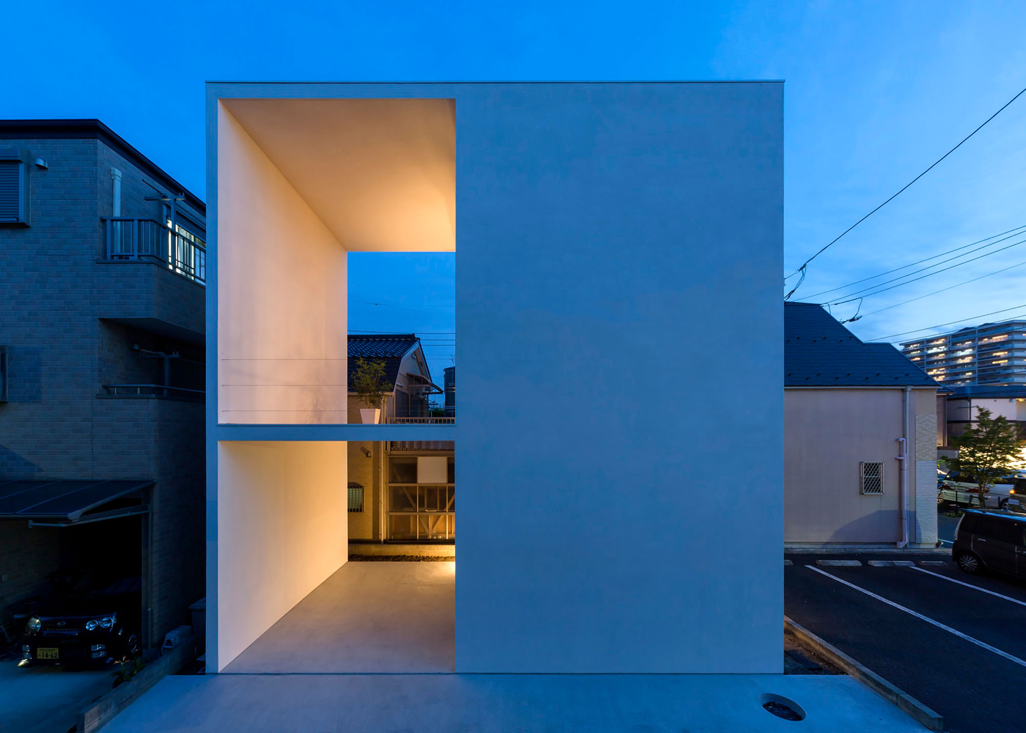 A Striking Little House with a Big Terrace in Tokyo, Japan by Takuro Yamamoto (19)