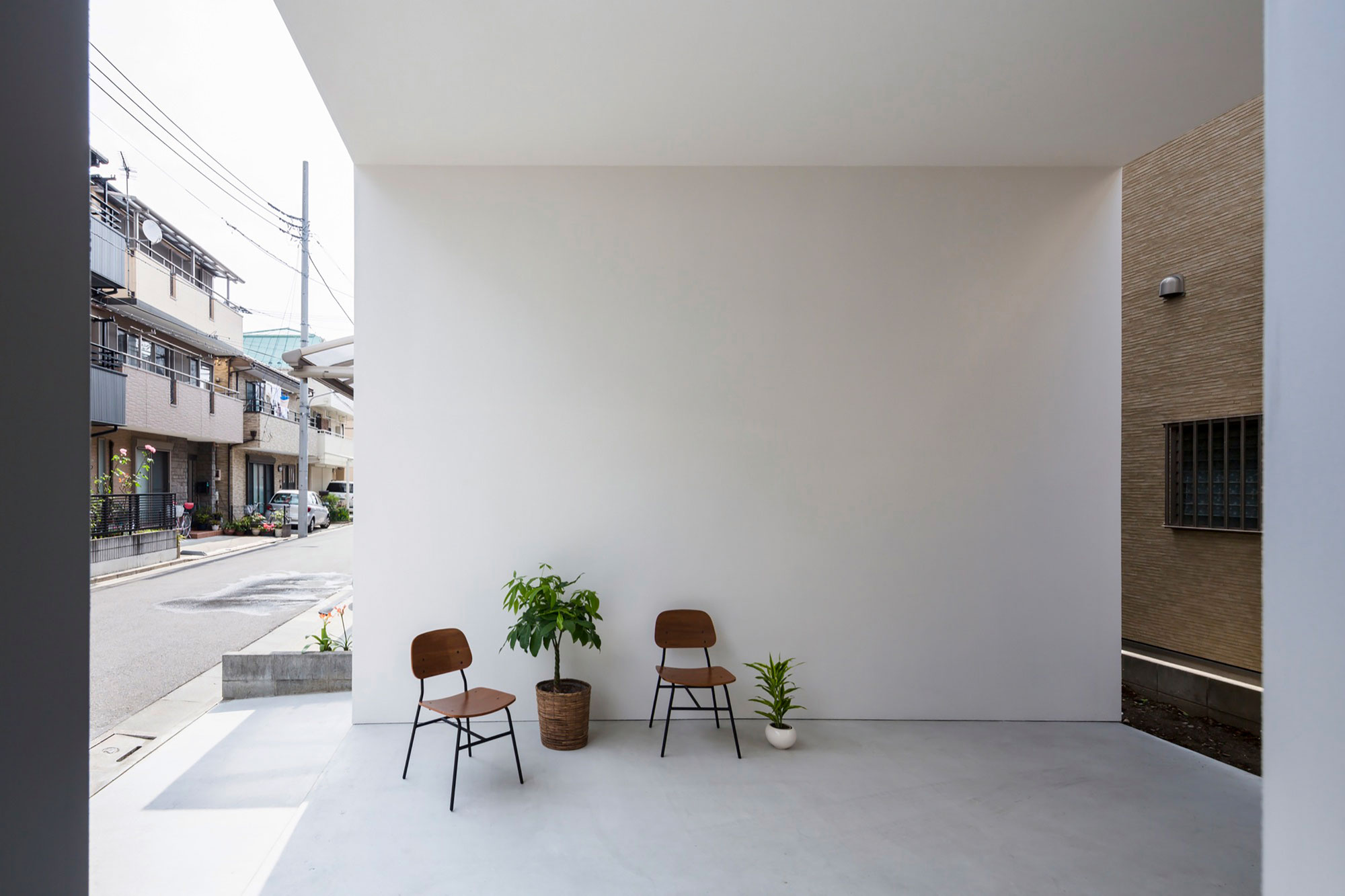 A Striking Little House with a Big Terrace in Tokyo, Japan by Takuro Yamamoto (2)