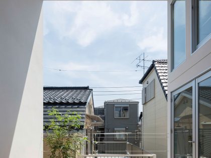 A Striking Little House with a Big Terrace in Tokyo, Japan by Takuro Yamamoto (3)