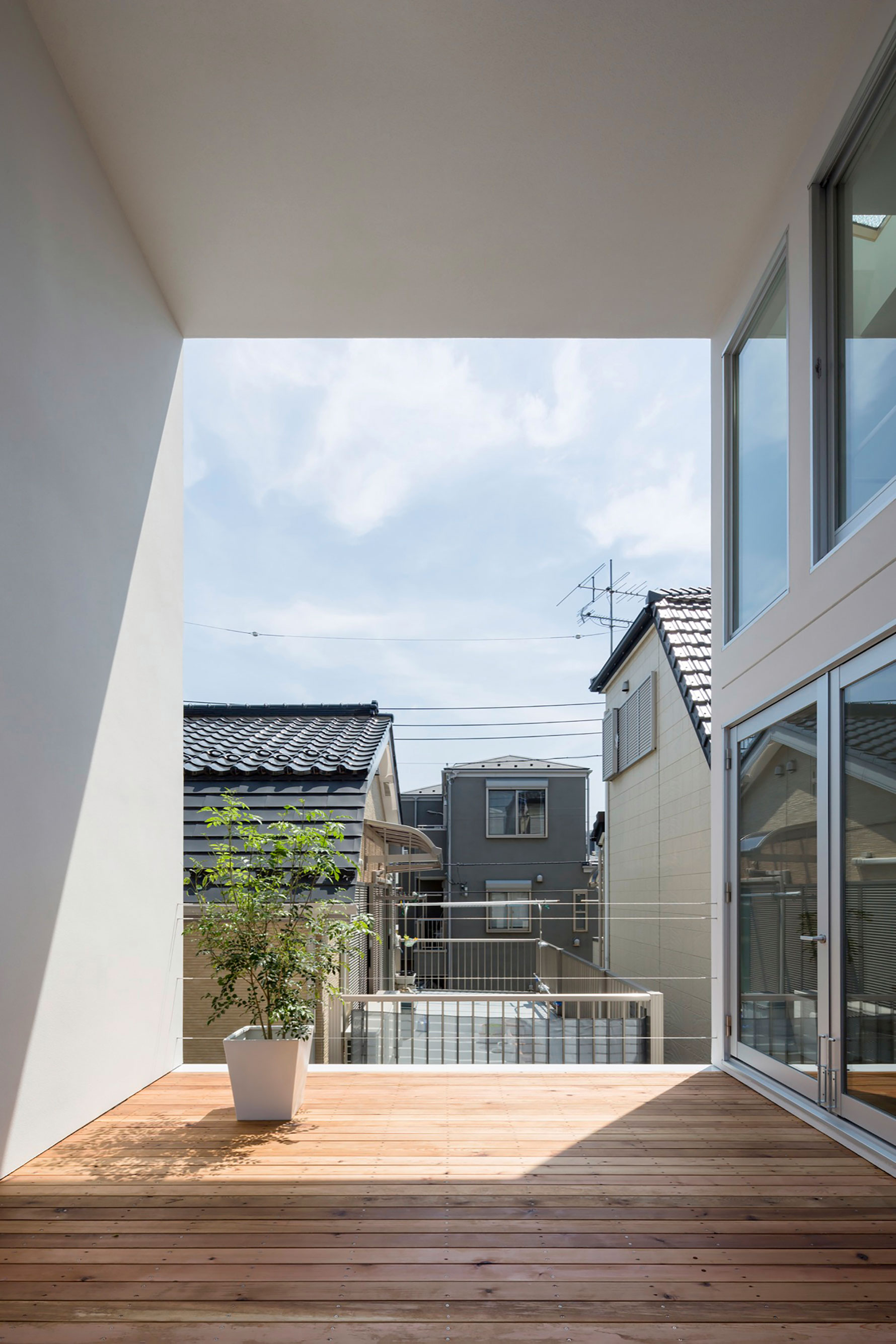 A Striking Little House with a Big Terrace in Tokyo, Japan by Takuro Yamamoto (3)