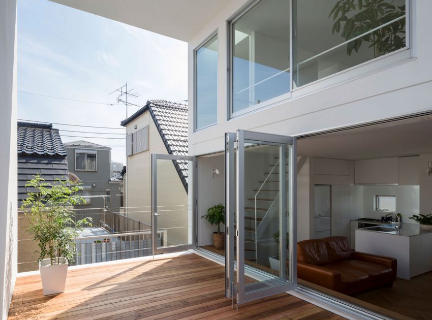 A Striking Little House with a Big Terrace in Tokyo, Japan by Takuro Yamamoto (4)