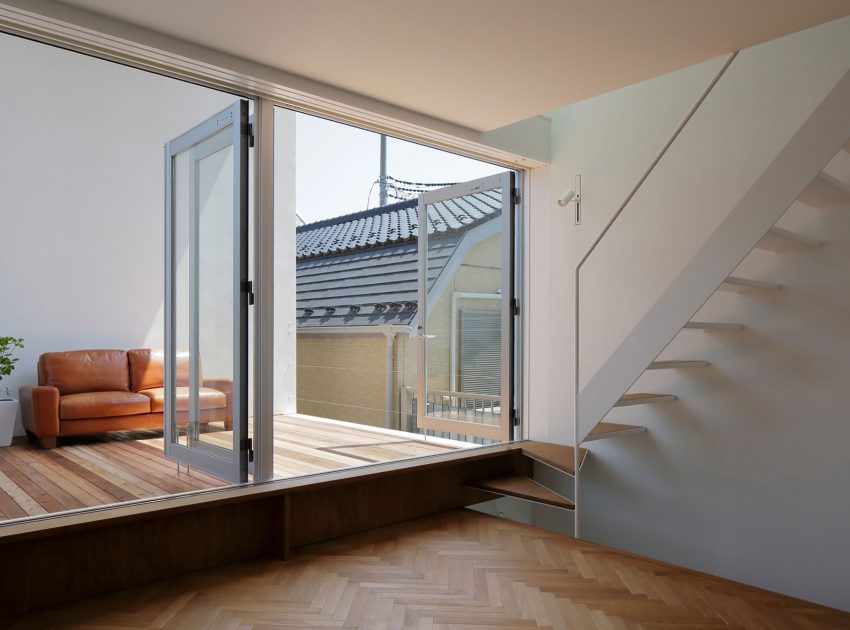 A Striking Little House with a Big Terrace in Tokyo, Japan by Takuro Yamamoto (6)