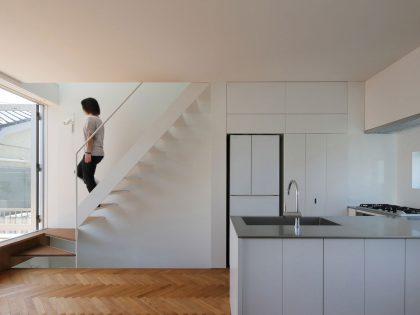A Striking Little House with a Big Terrace in Tokyo, Japan by Takuro Yamamoto (8)