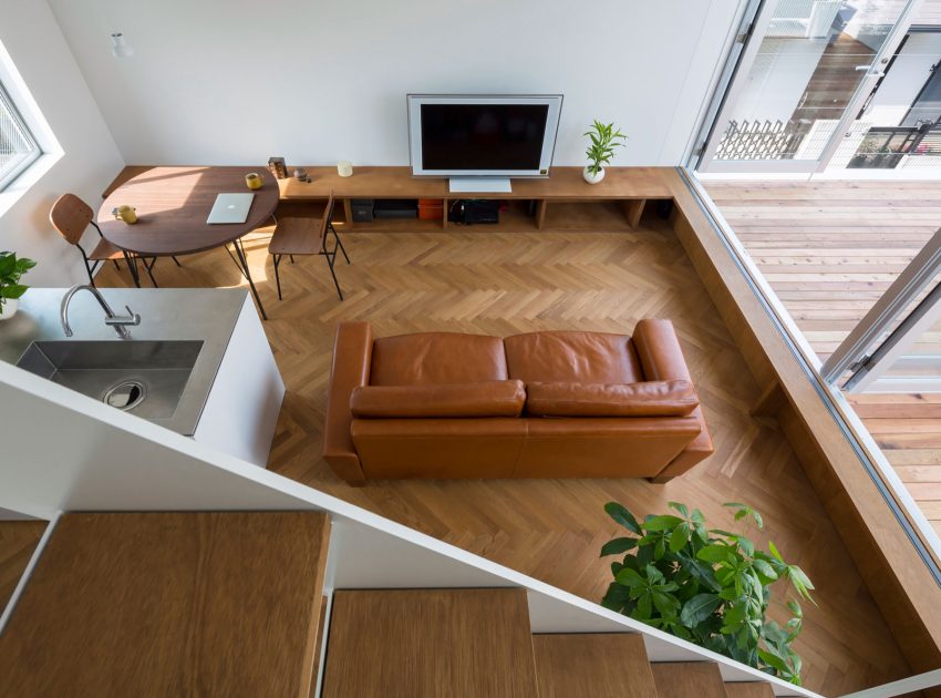 A Striking Little House with a Big Terrace in Tokyo, Japan by Takuro Yamamoto (9)