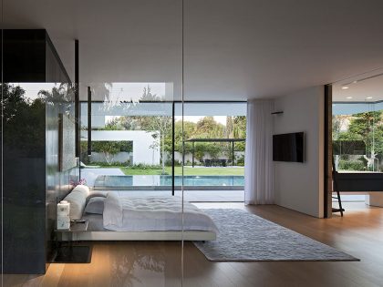 A Striking Modern Home Composed of Concrete and Glass Structure in Tel Aviv by Pitsou Kedem Architects (13)