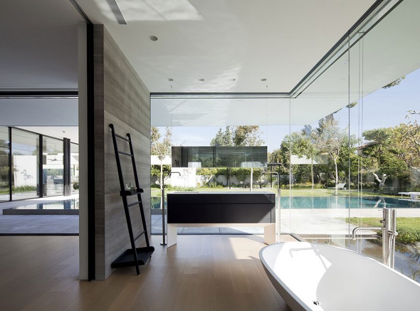 A Striking Modern Home Composed of Concrete and Glass Structure in Tel Aviv by Pitsou Kedem Architects (15)