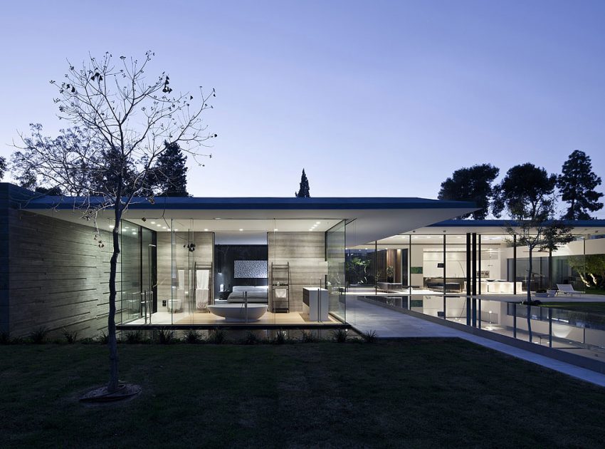 A Striking Modern Home Composed of Concrete and Glass Structure in Tel Aviv by Pitsou Kedem Architects (22)