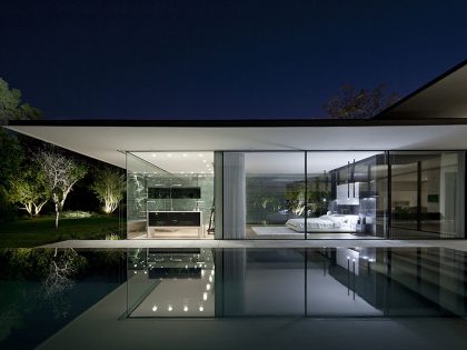 A Striking Modern Home Composed of Concrete and Glass Structure in Tel Aviv by Pitsou Kedem Architects (24)