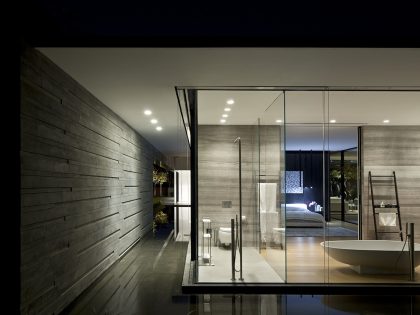 A Striking Modern Home Composed of Concrete and Glass Structure in Tel Aviv by Pitsou Kedem Architects (25)