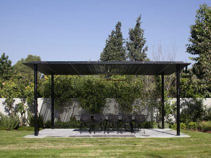 A Striking Modern Home Composed of Concrete and Glass Structure in Tel Aviv by Pitsou Kedem Architects (7)