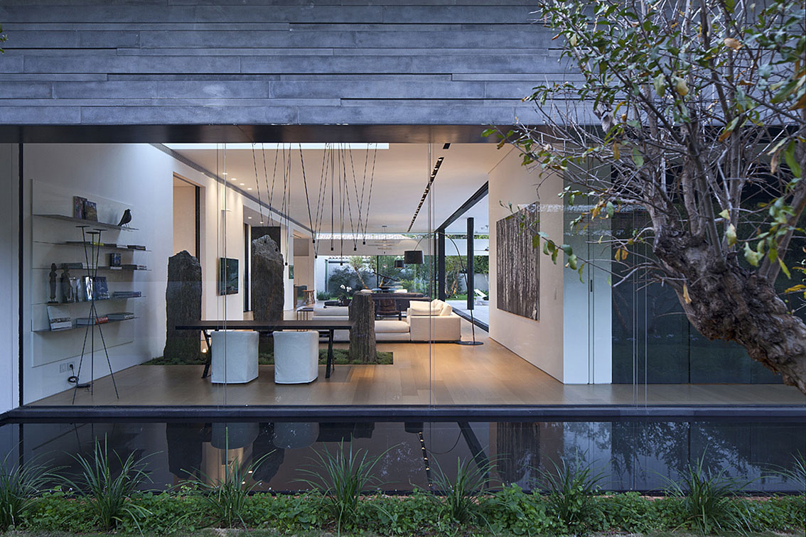 A Striking Modern Home Composed of Concrete and Glass Structure in Tel Aviv by Pitsou Kedem Architects (8)