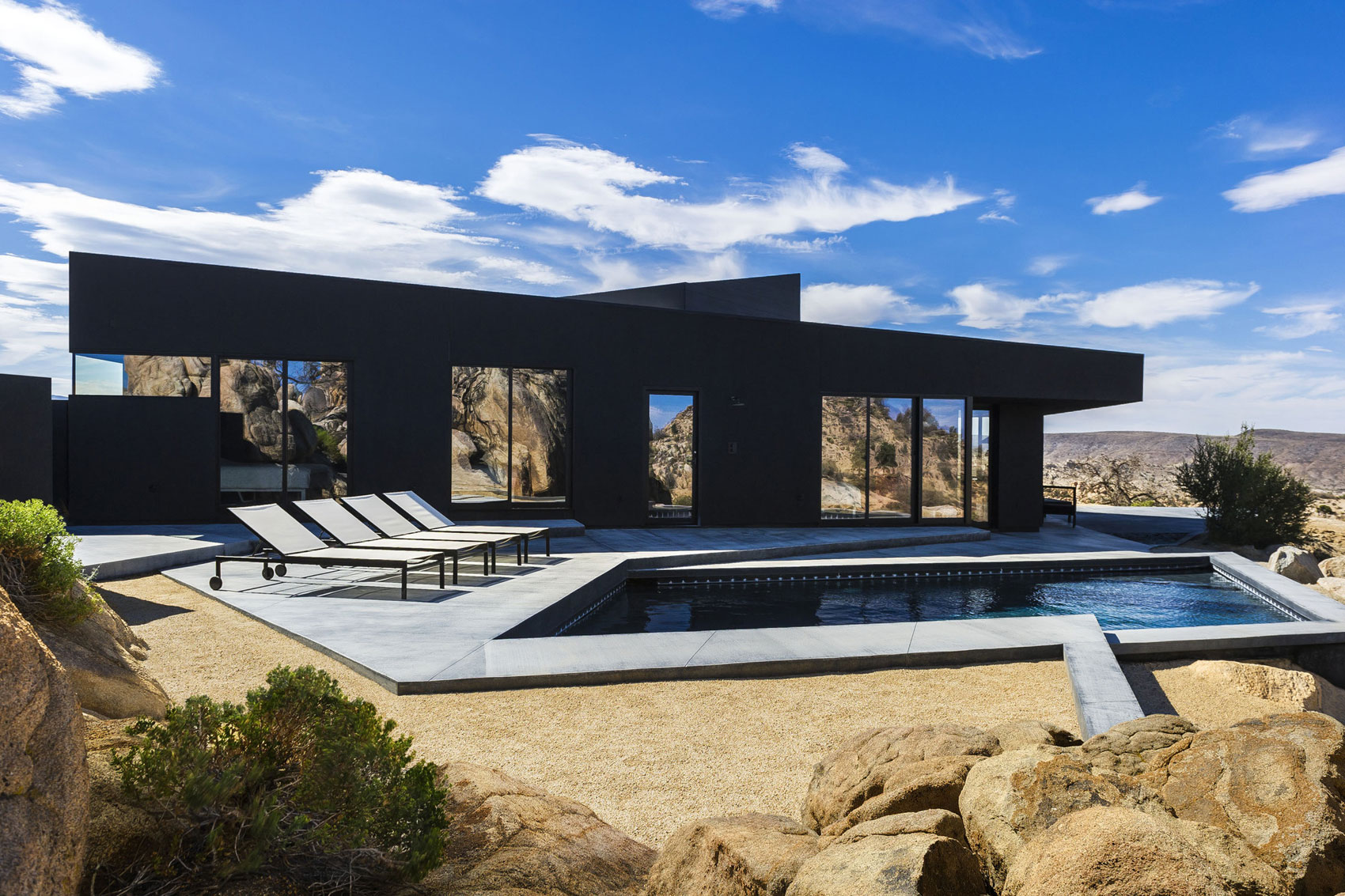 A Stunning Black Desert House with Stylish Interior and Exterior in Twentynine Palms by Oller & Pejic Architecture (1)