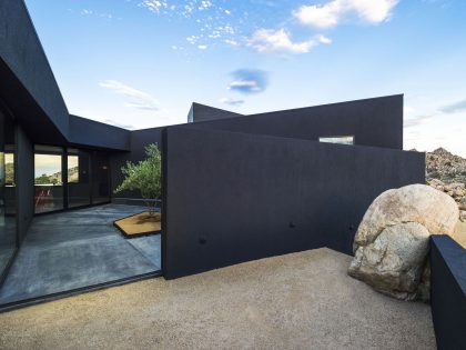 A Stunning Black Desert House with Stylish Interior and Exterior in Twentynine Palms by Oller & Pejic Architecture (12)