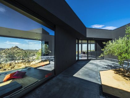 A Stunning Black Desert House with Stylish Interior and Exterior in Twentynine Palms by Oller & Pejic Architecture (13)